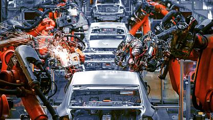 Snížená spotřeba domácností oslabuje poptávku po nových automobilech. Prodeje elektroaut i tak nabírají na síle
